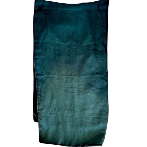 Authentic Louis Vuitton Green Velvet Scarf comes with LV box - Picture 7 of 11